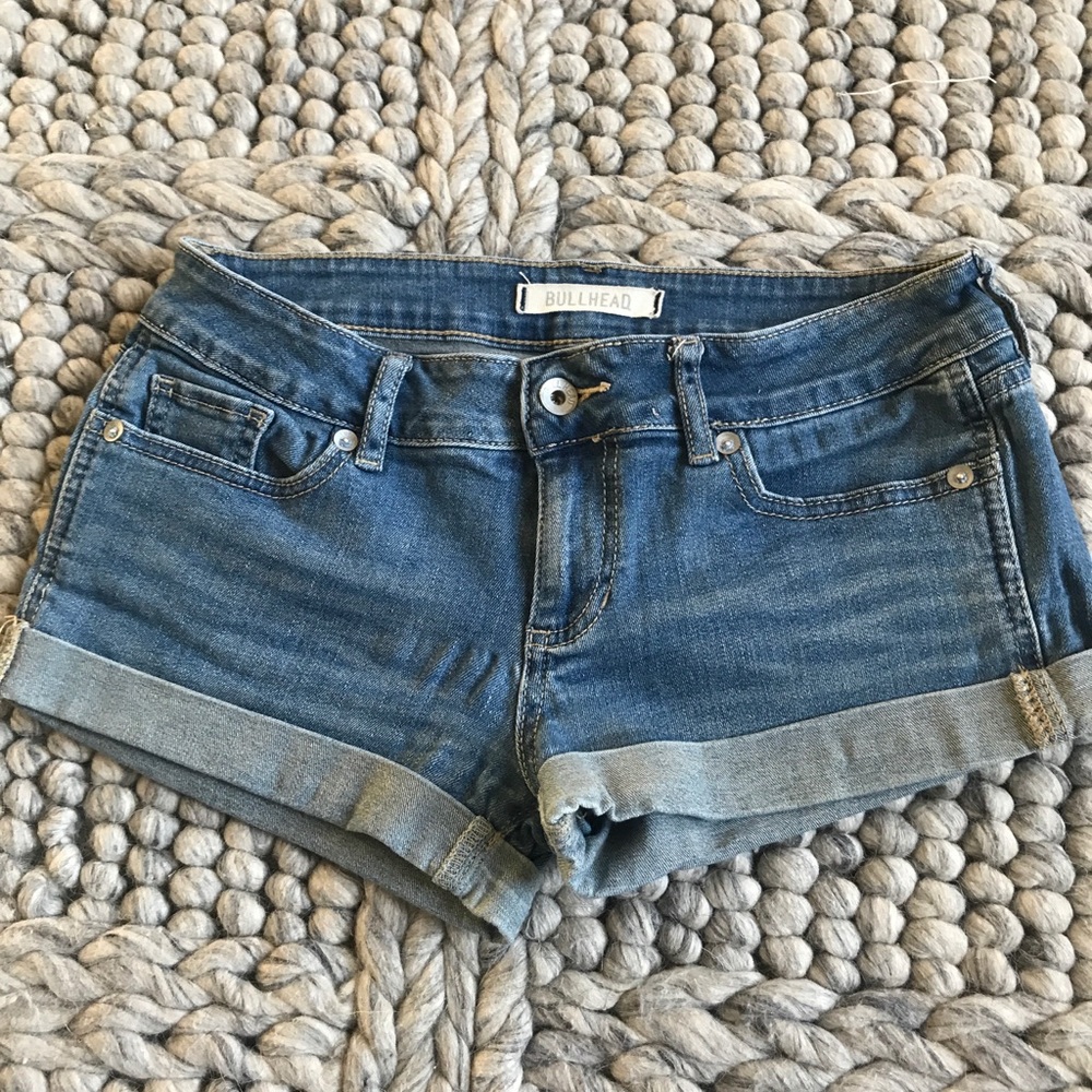 Cute Bullhead cuffed jean shorts